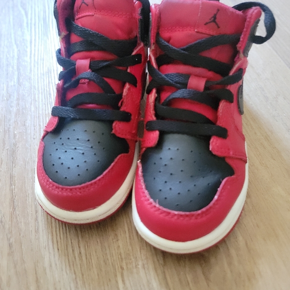 Air jordan mid 1 size 9c - Picture 2 of 5